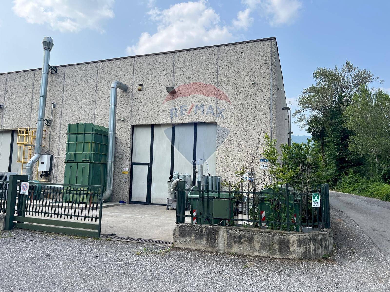 Casa all\'aperto - Capannone via delle industrie
 
24, Casazza - foto 1