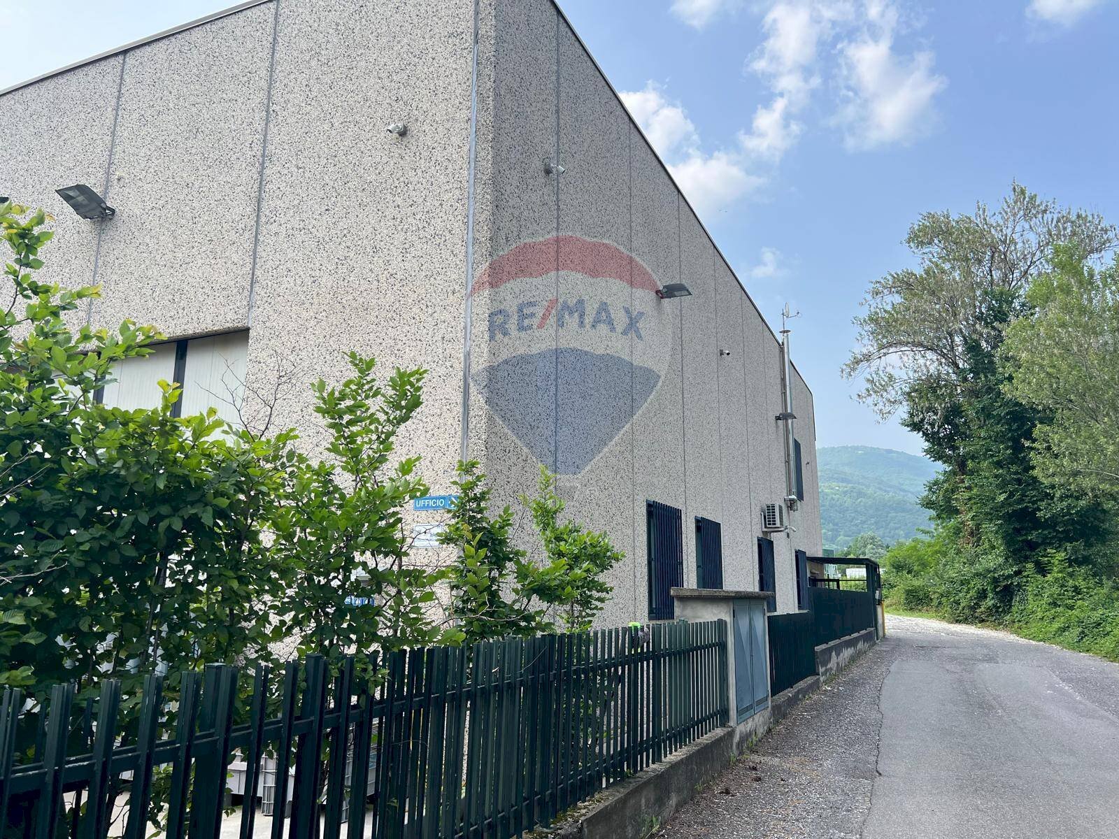 Casa all\'aperto - Capannone via delle industrie
 
24, Casazza - foto 3