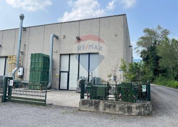 Casa all\'aperto - Capannone via delle industrie
 
24, Casazza - foto 1