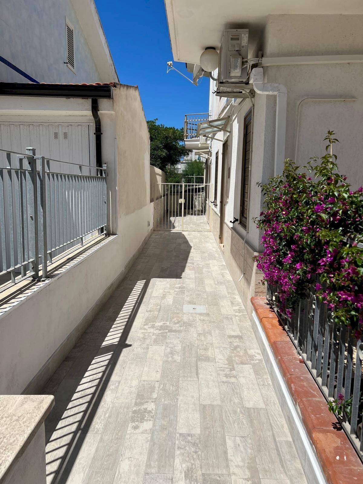 Foto 2 - Quadrilocale Via NAPOLI
 
12, Ischitella - foto 2