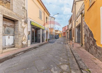 Edificio all\'aperto - Locale Commerciale Via Efisio Marini
 
26, Ittiri - foto 2