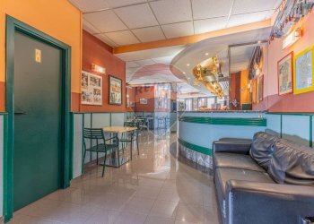 Sala da pranzo - Locale Commerciale Via Efisio Marini
 
26, Ittiri - foto 5