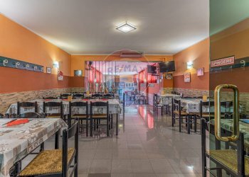 Sala da pranzo - Locale Commerciale Via Efisio Marini
 
26, Ittiri - foto 14