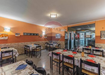 Sala da pranzo - Locale Commerciale Via Efisio Marini
 
26, Ittiri - foto 15