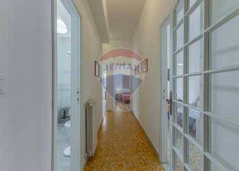 Hall / corridoio - Appartamento Viale Italia
 
36, Sassari - foto 79