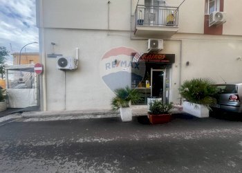 Edificio all\'aperto - Locale Commerciale Piazzale Ungheria
5, Trabia - foto 3