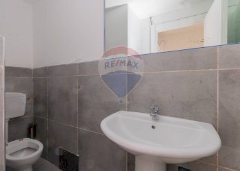 Bagno - Locale Commerciale Via  Giorgio Castriota
 
2, Palermo - foto 9