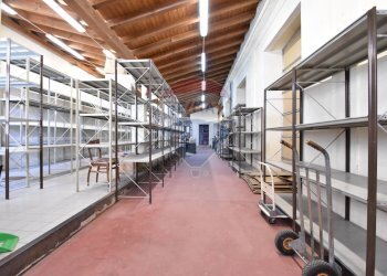 Dispensa di stoccaggio - Negozio Via Alle Fabbriche
 
1, Verbania - foto 14