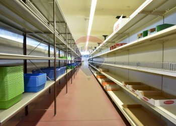 Dispensa di stoccaggio - Negozio Via Alle Fabbriche
 
1, Verbania - foto 19