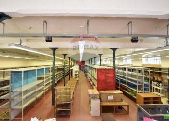 Dispensa di stoccaggio - Negozio Via Alle Fabbriche
 
1, Verbania - foto 21