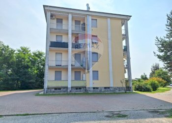 Edificio all\'aperto - Bilocale via Gobetti
 
8, Cairate - foto 2