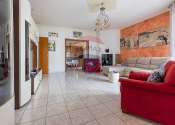 Soggiorno - Appartamento Via XX Settembre
 
62, Cardano al Campo - foto 6