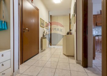 Hall / corridoio - Appartamento Via XX Settembre
 
62, Cardano al Campo - foto 19