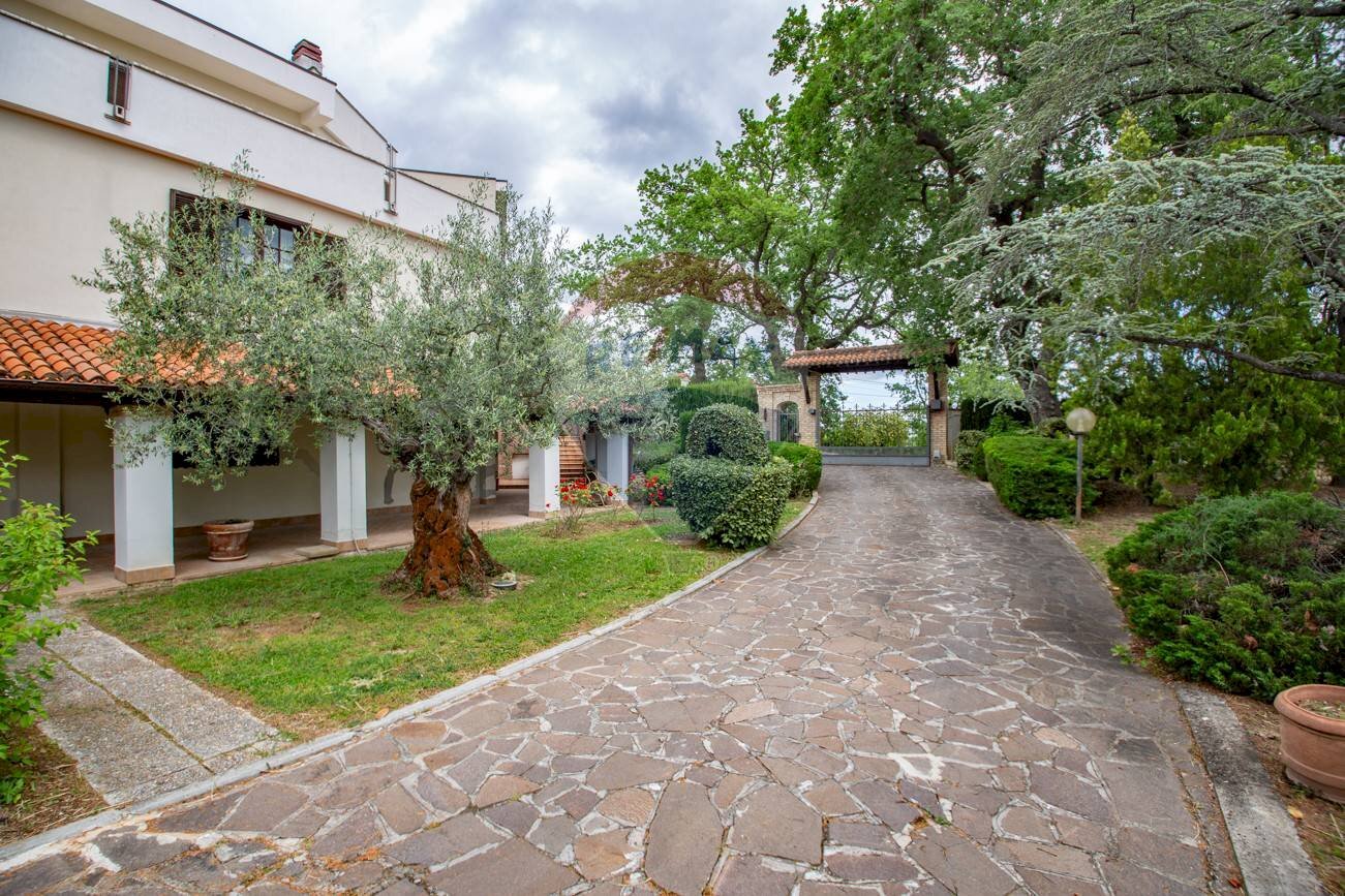 Giardino - Villa Contrada Colle Cucco
 
14, Bucchianico - photo 3