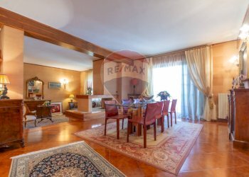 Sala da pranzo - Villa Contrada Colle Cucco
 
14, Bucchianico - photo 26