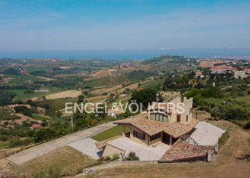 Foto 1 - Villa Strada San Lorenzo
 
31/A, Città Sant'Angelo - foto 1