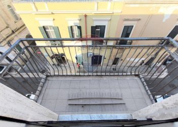 Balcone - Bilocale Via Luciano Manara
 
16, Brindisi - foto 8