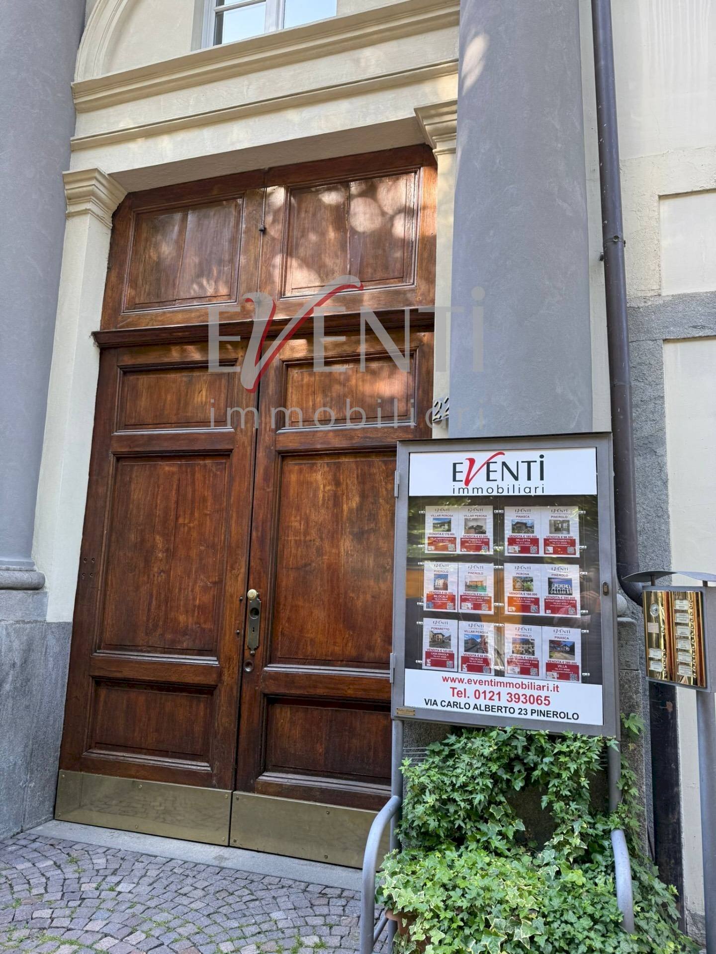 Foto 1 - Ufficio Piazza Vittorio Veneto
 
22, Pinerolo - foto 1