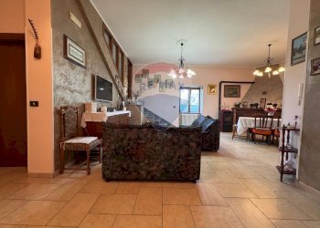 Soggiorno - Villa contrda Santa Maria de Foras
 
4M, Campobasso - foto 28