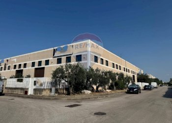 Edificio all\'aperto - Capannone Contrada San Simeone S.P. Bari-Modugno Km 0, 800, Modugno - foto 1