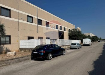 Edificio all\'aperto - Capannone Contrada San Simeone S.P. Bari-Modugno Km 0, 800, Modugno - foto 4