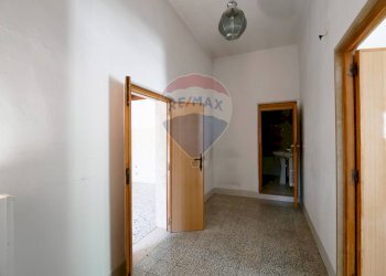 Hall / corridoio - Independent house Via Tarulli Francesco
 
1, Bitetto - photo 5