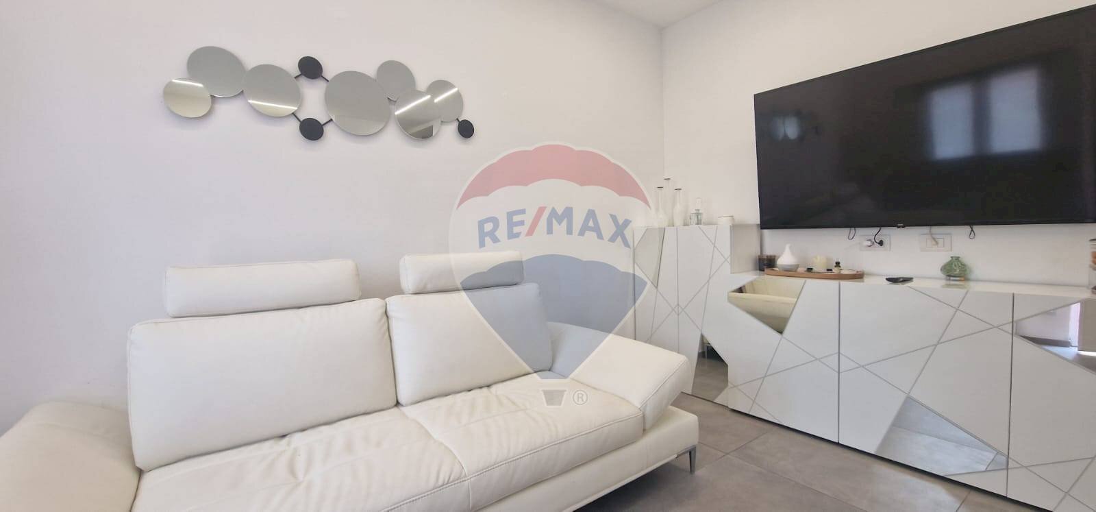 Soggiorno - Three-room apartment Viale Ticino
10, Castelletto Sopra Ticino - photo 3