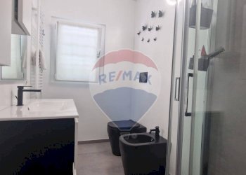Bagno - Three-room apartment Viale Ticino
 
10, Castelletto Sopra Ticino - photo 14
