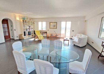 Foto 1 - Appartamento Via Valle d'Aosta
 
2, Albenga - foto 1