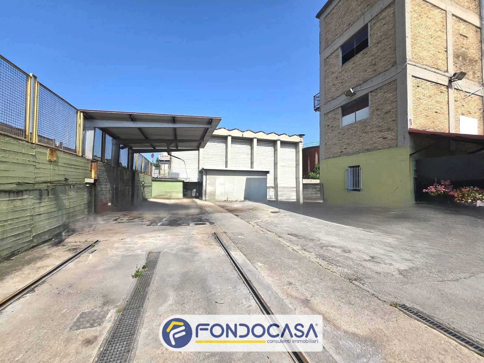 Foto 2 - Attività Commerciale Via Piceno Aprutina
 
33, Ascoli Piceno - foto 2