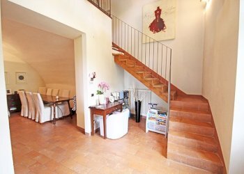 scala interna - Casa indipendente via Villa, Bonate Sotto - foto 6