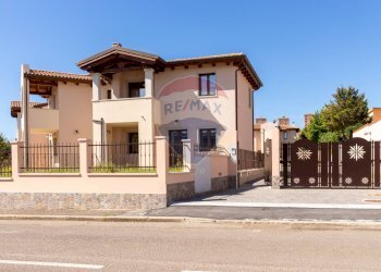 Casa all\'aperto - Villa a Schiera Via Parigi
 
34, Cagliari - foto 1
