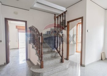 Scale - Villa Bifamiliare Montenero di Bisaccia - foto 11