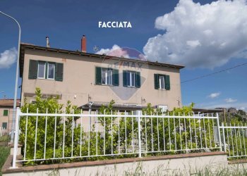 FACCIATA - Trilocale PIAZZA DEI MONTINI
 
3, Roccastrada - foto 3