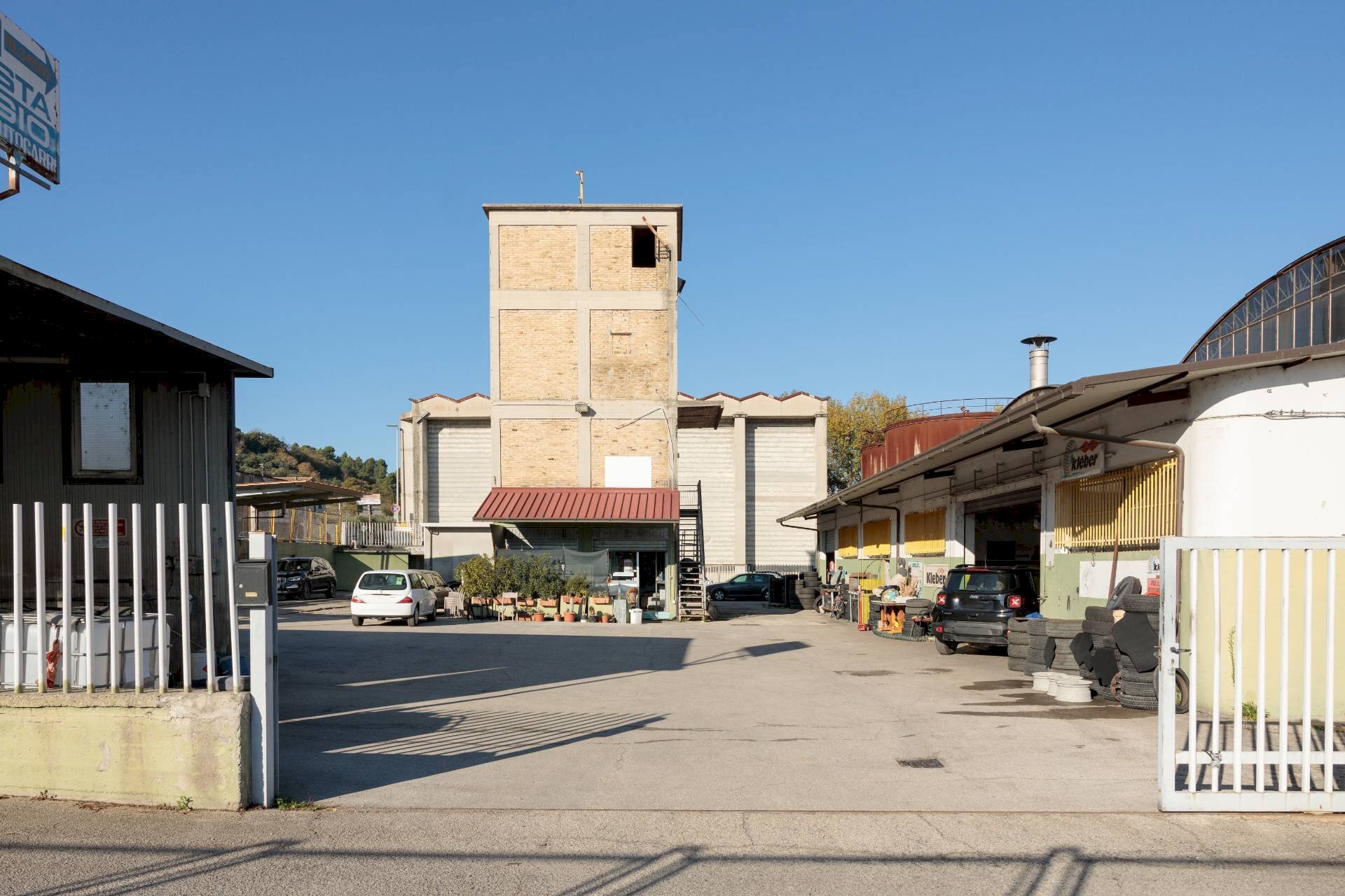 Foto 1 - Locale Commerciale Via Piceno Aprutina
 
33, Ascoli Piceno - foto 1