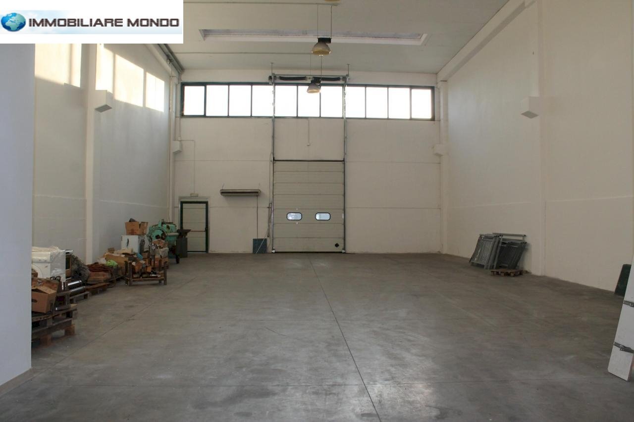 Foto 1 - Capannone Contrada Pantano Basso, Termoli - foto 1