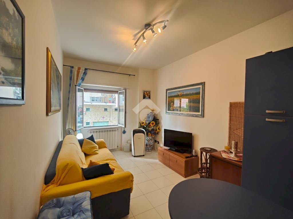 Two-room apartment Via Rossini, Albissola Marina - photo 1