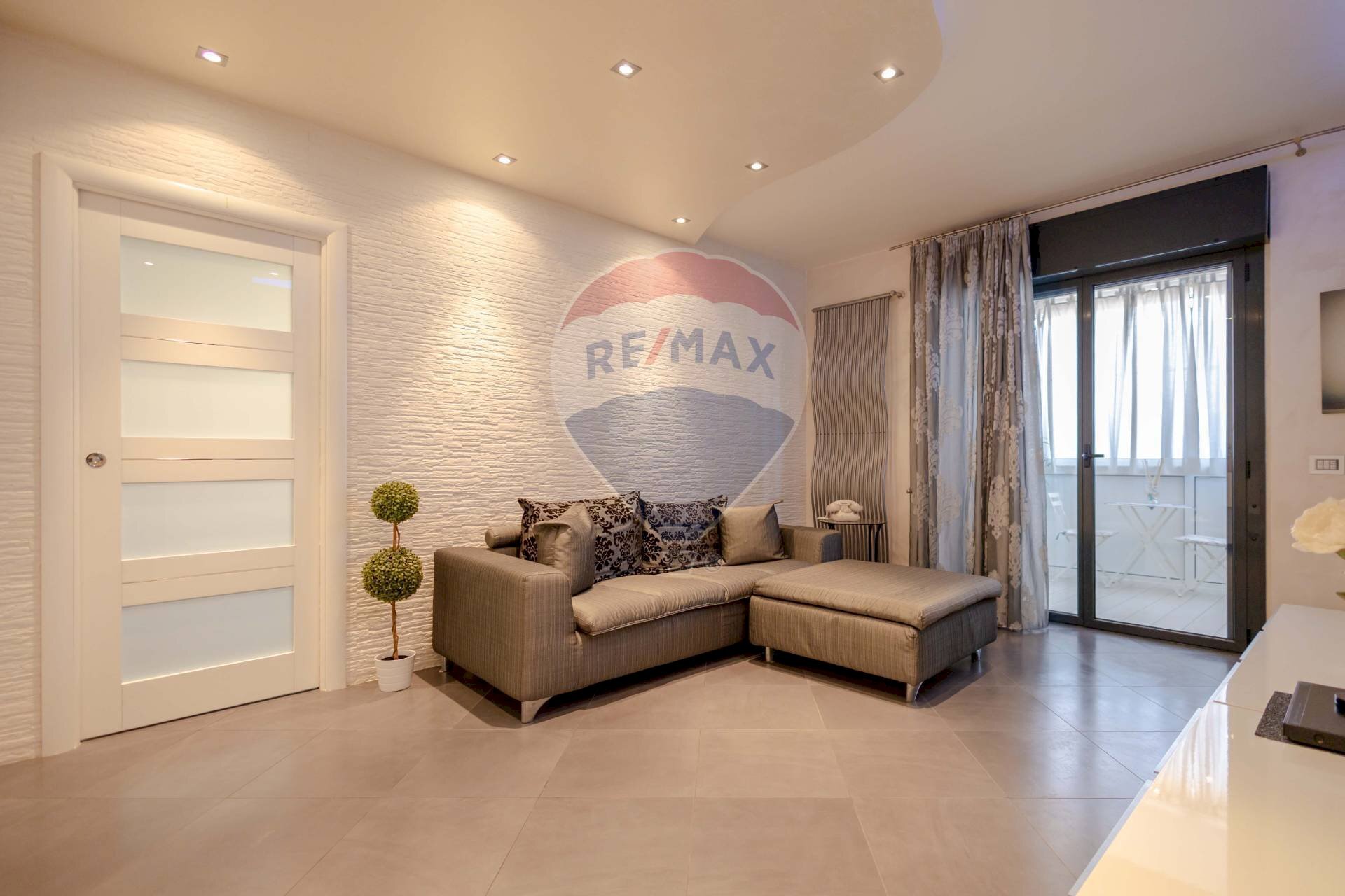 Soggiorno - Three-room apartment Via Francesco Del Core
 
7, Bari - photo 2