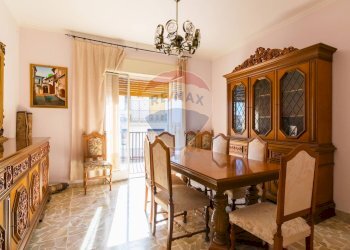 Sala da pranzo - Appartamento Via Dei Piccioni
 
15, Catania - foto 8