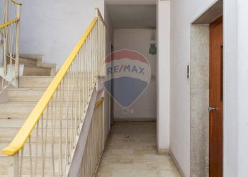 Scale - Quadrilocale Via Oliveto Scammacca
 
23, Catania - foto 8