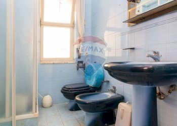 Bagno - Quadrilocale Via Oliveto Scammacca
 
23, Catania - foto 15