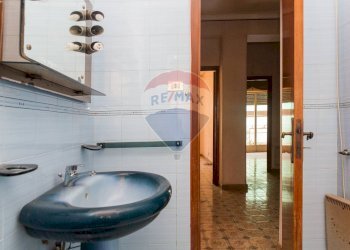 Bagno - Quadrilocale Via Oliveto Scammacca
 
23, Catania - foto 17