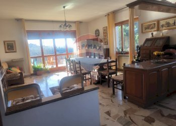 Sala da pranzo - Casa indipendente Borgata Pianezzo
 
6, Dogliani - foto 111
