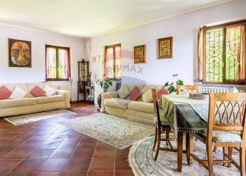 Sala da pranzo - Villa Via Don Giancarlo Rolando
 
15/A, Oleggio Castello - foto 7