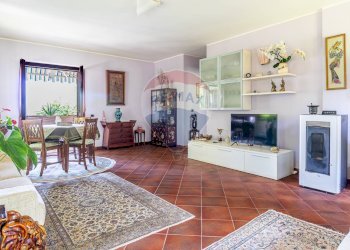 Sala da pranzo - Villa Via Don Giancarlo Rolando
 
15/A, Oleggio Castello - foto 10