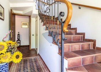 Scale - Villa Via Don Giancarlo Rolando
 
15/A, Oleggio Castello - foto 14