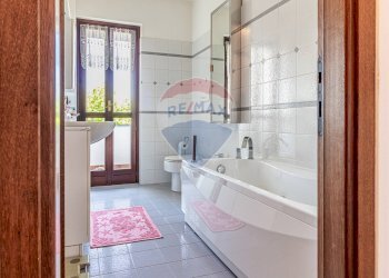 Bagno - Villa Via Don Giancarlo Rolando
 
15/A, Oleggio Castello - foto 27