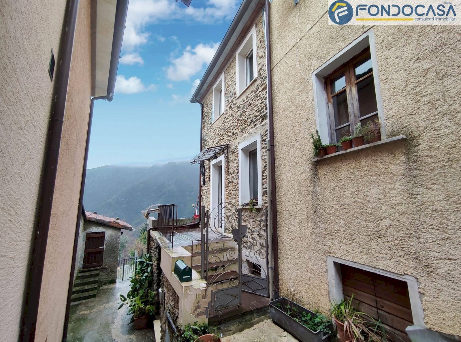 Facciata - Semi-detached house Via Tarabella, Seravezza - photo 3