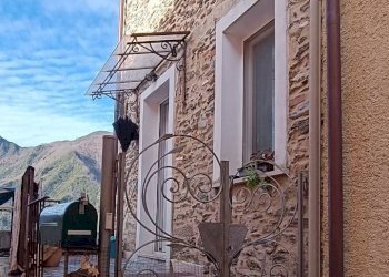 Facciata - Casa semi indipendente Via Tarabella, Seravezza - foto 1