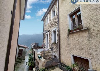 Facciata - Casa semi indipendente Via Tarabella, Seravezza - foto 3